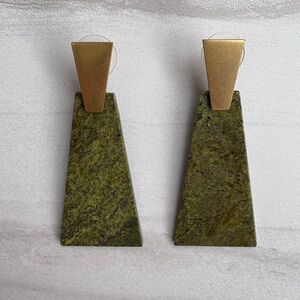 Kendra Scott drop earring - green and vintage gold